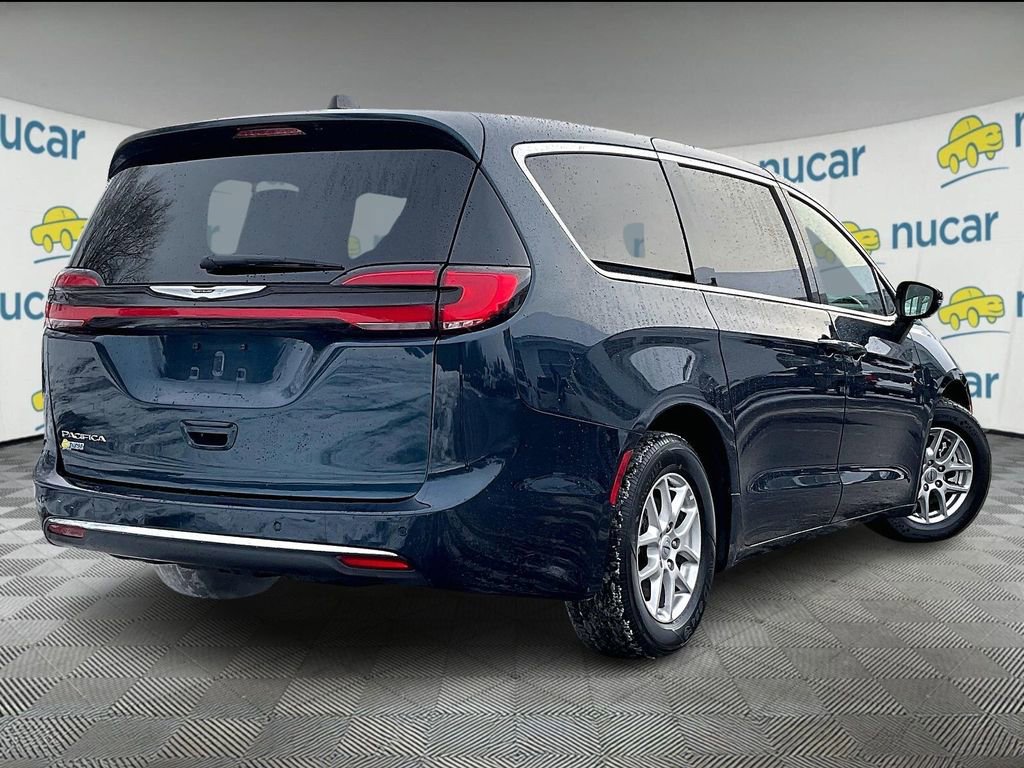 Used 2024 Chrysler Pacifica Touring-L FWD image 6