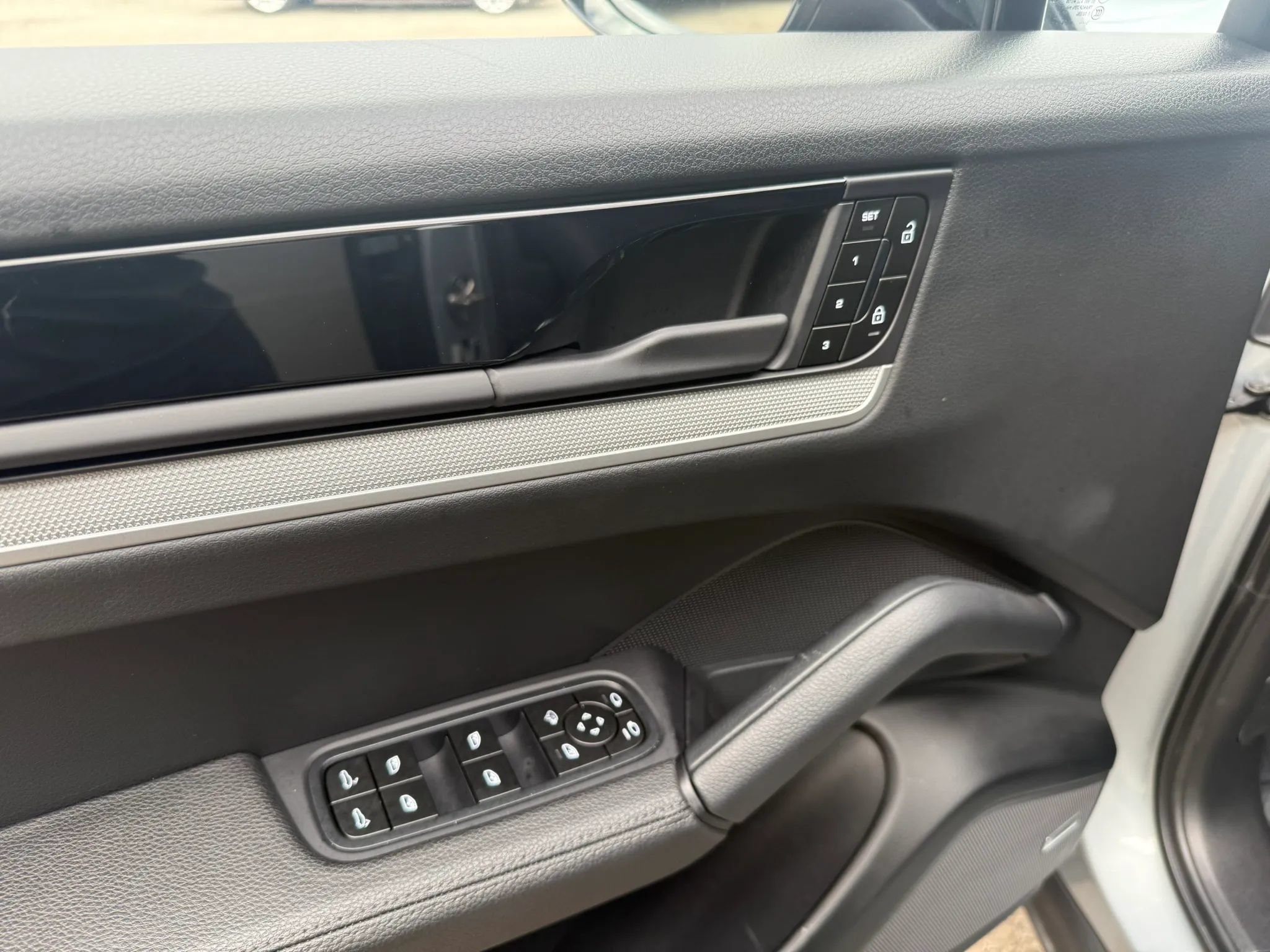 Used 2024 Porsche Cayenne S AWD/4WD image 16