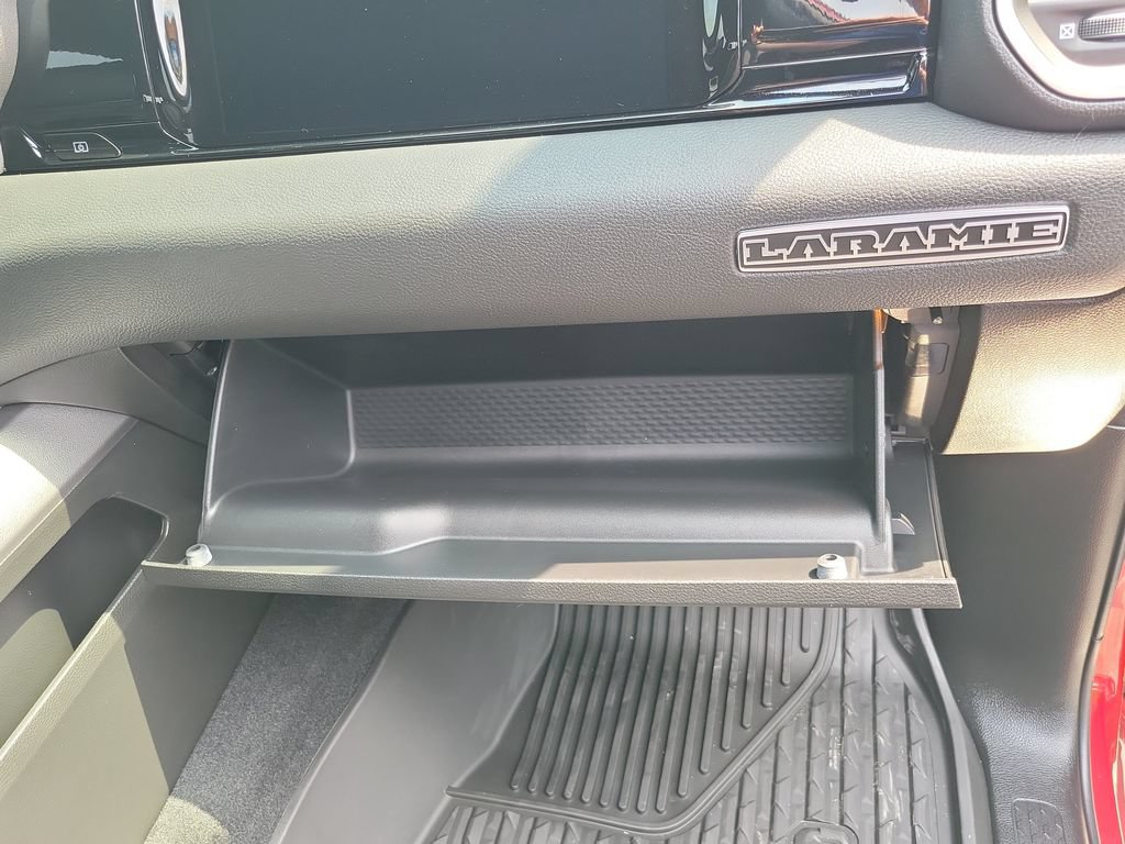 New 2026 RAM 1500 Laramie AWD/4WD image 40