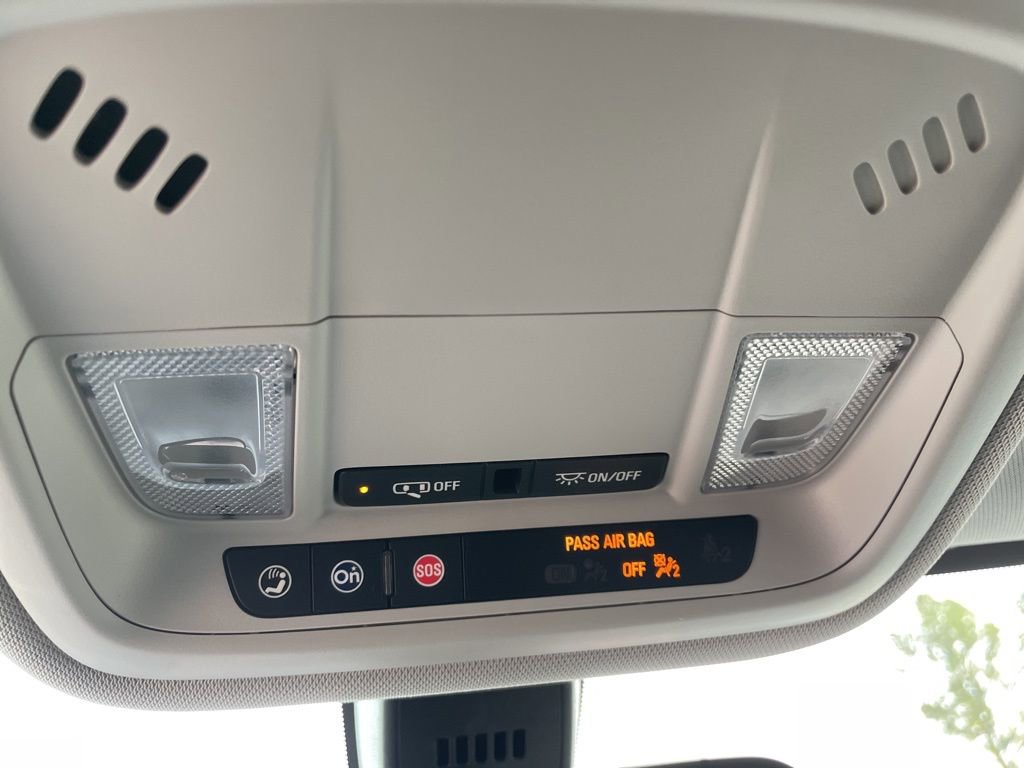 Used 2021 Chevrolet Traverse LT image 23