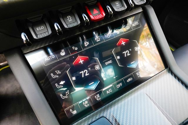 Used 2025 Lamborghini Urus SE image 63