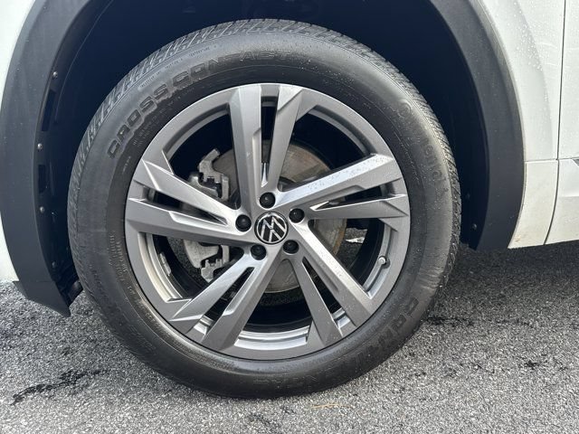 Used 2024 Volkswagen Atlas Cross Sport SEL R-Line AWD/4WD image 13
