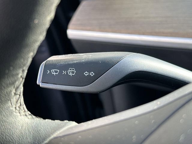 Used 2022 Tesla Model Y Performance image 16