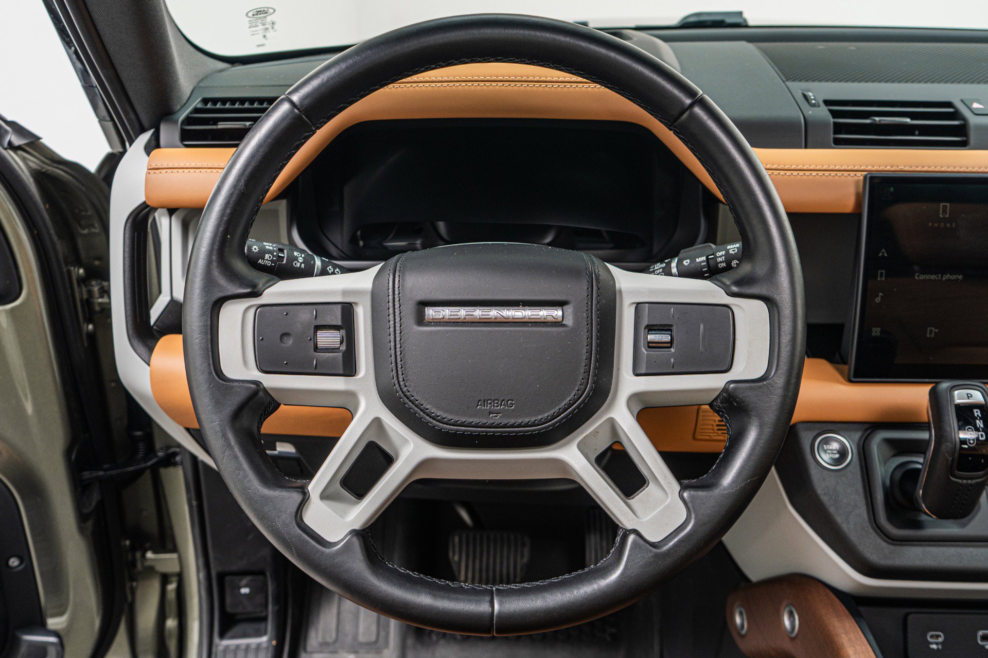 Used 2024 Land Rover Defender 110 SE image 15