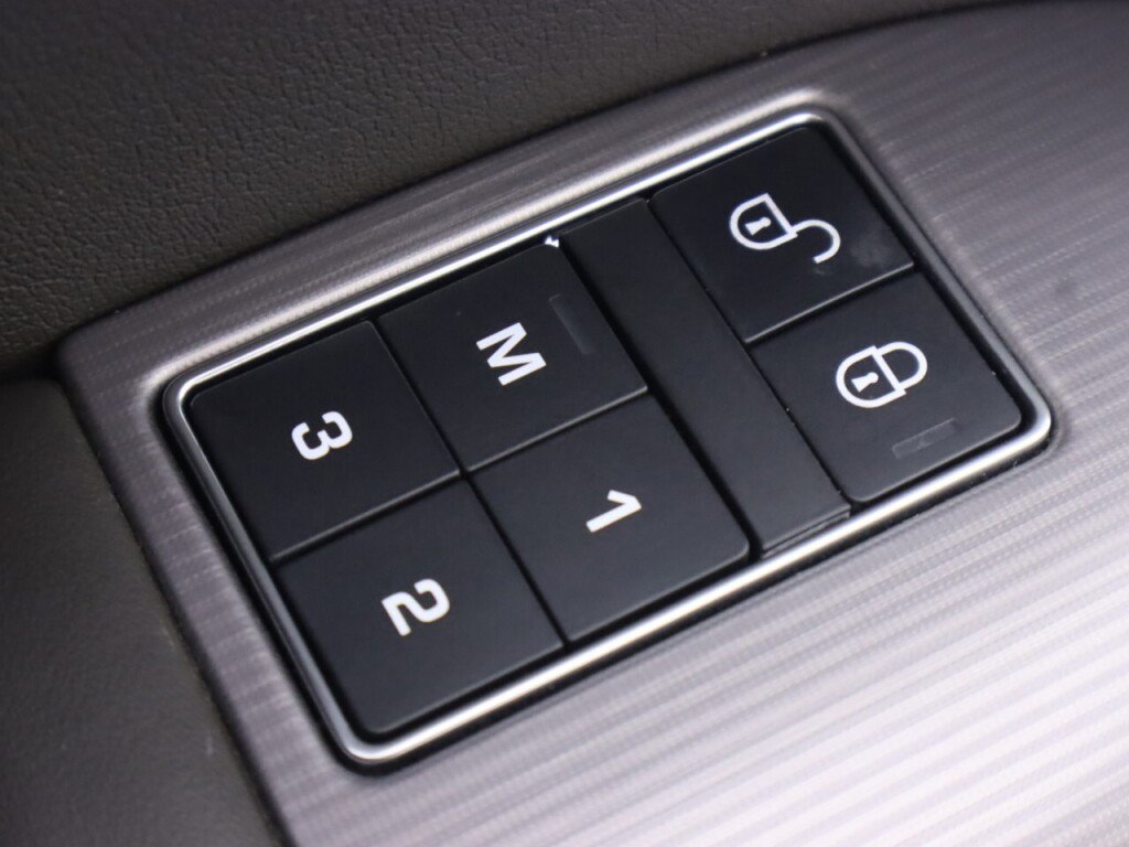 Used 2020 Land Rover Range Rover Sport HSE image 29