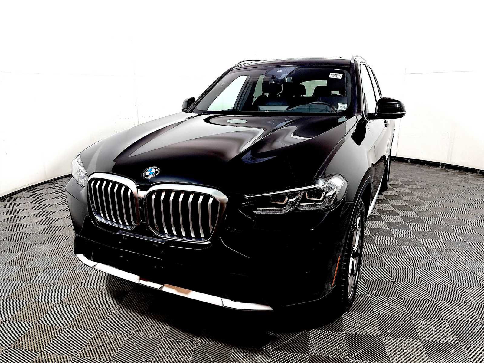 Used 2024 BMW X3 xDrive30i w/ Premium Package w/ZPA AWD/4WD image 3