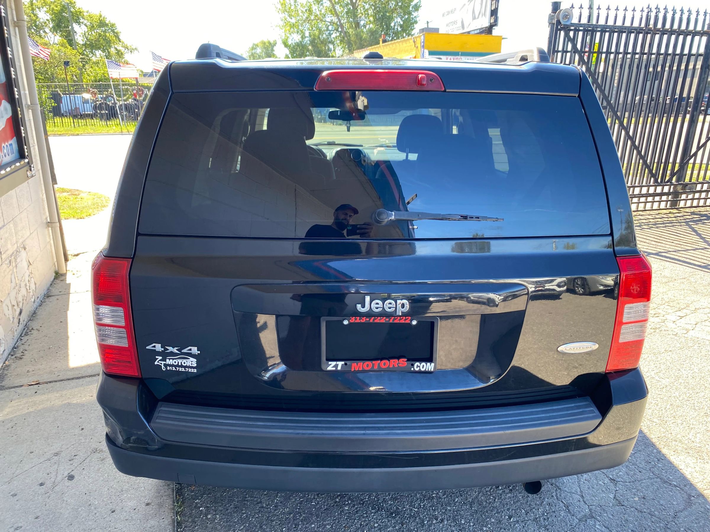 Used 2014 Jeep Patriot Latitude w/ Sun/Sound Group image 7