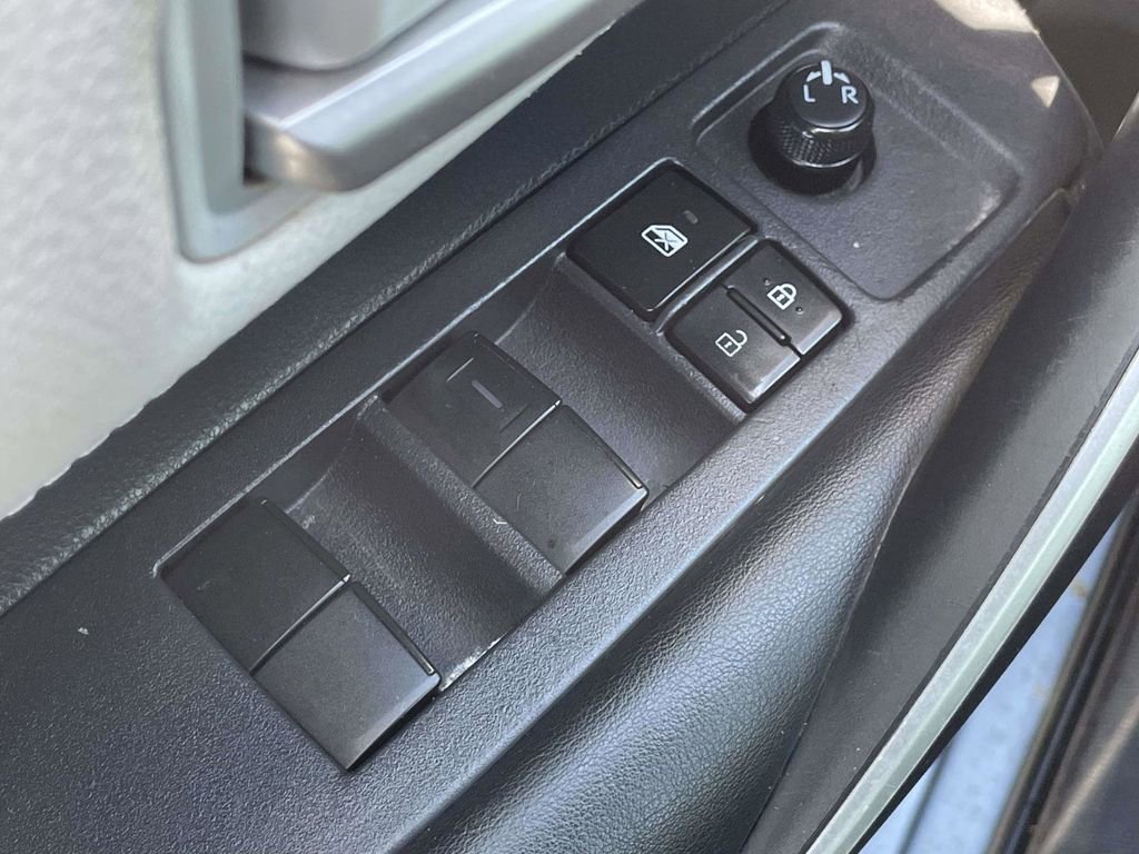 Used 2020 Toyota Corolla SE FWD image 20