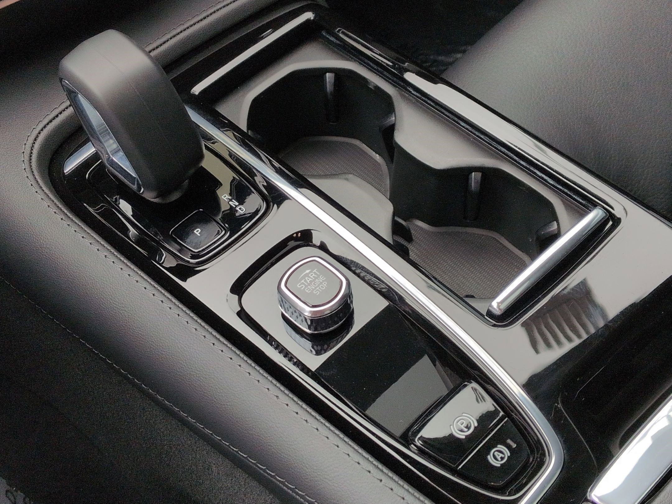 Used 2025 Volvo S60 T8 Plus image 26