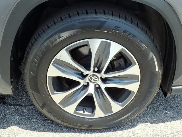 Certified 2024 Toyota Highlander XLE FWD image 33