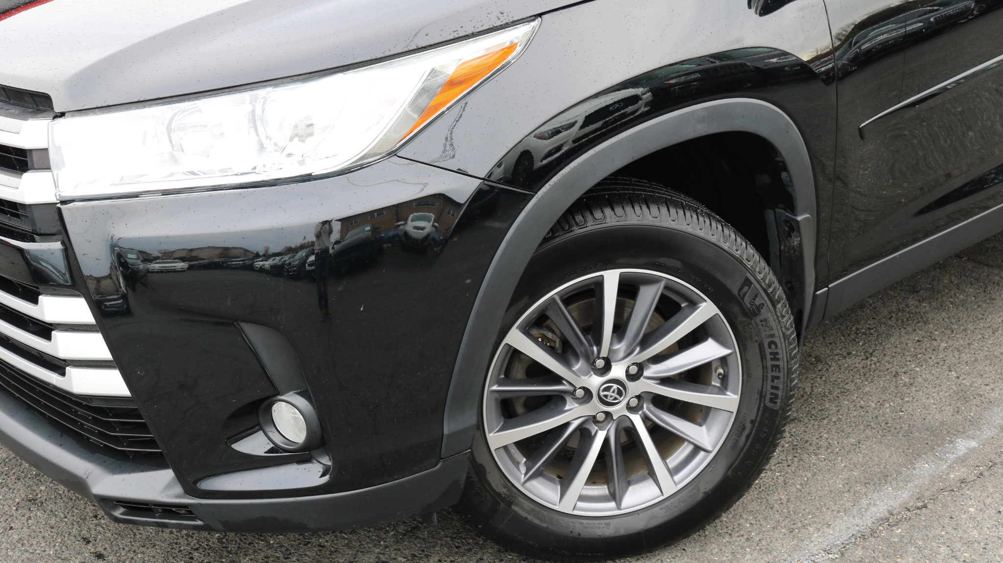 Used 2019 Toyota Highlander XLE image 4