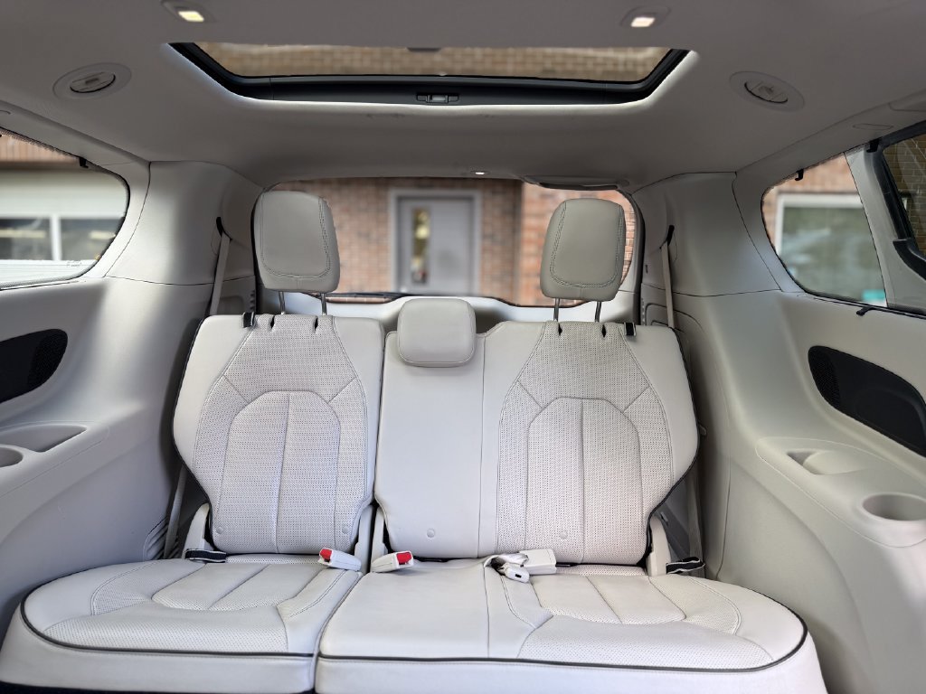 Used 2019 Chrysler Pacifica Limited w/ Advanced Safetytec Group FWD image 30