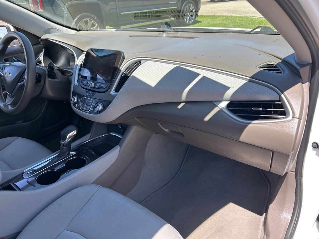 Used 2022 Chevrolet Malibu LT image 16