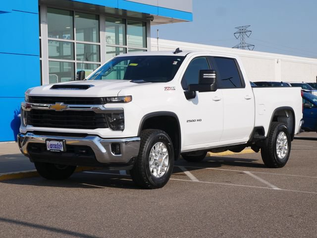 Used 2024 Chevrolet Silverado 2500 LT w/ Convenience Package AWD/4WD image 2