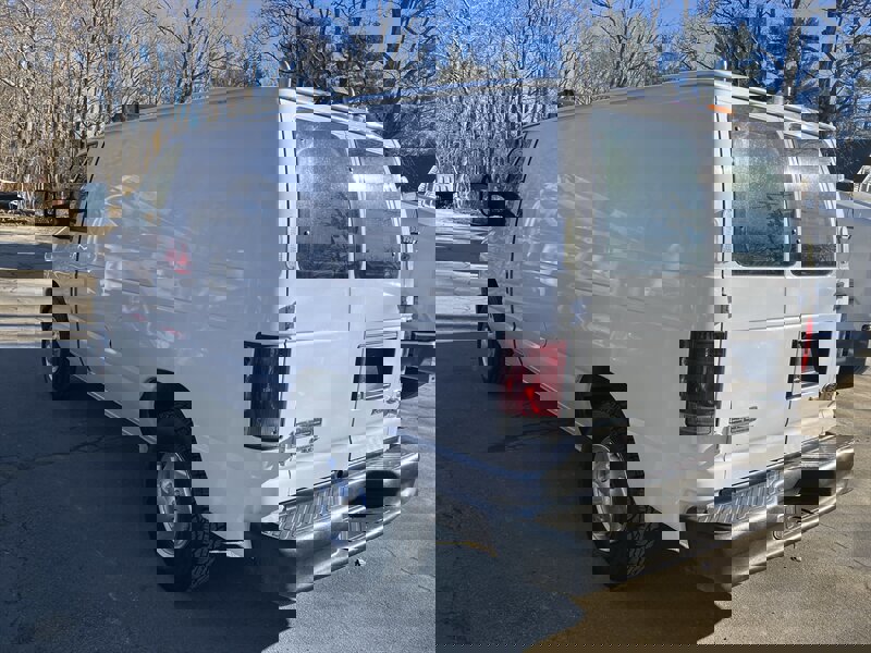 Used 2011 Ford E-250 and Econoline 250 image 2