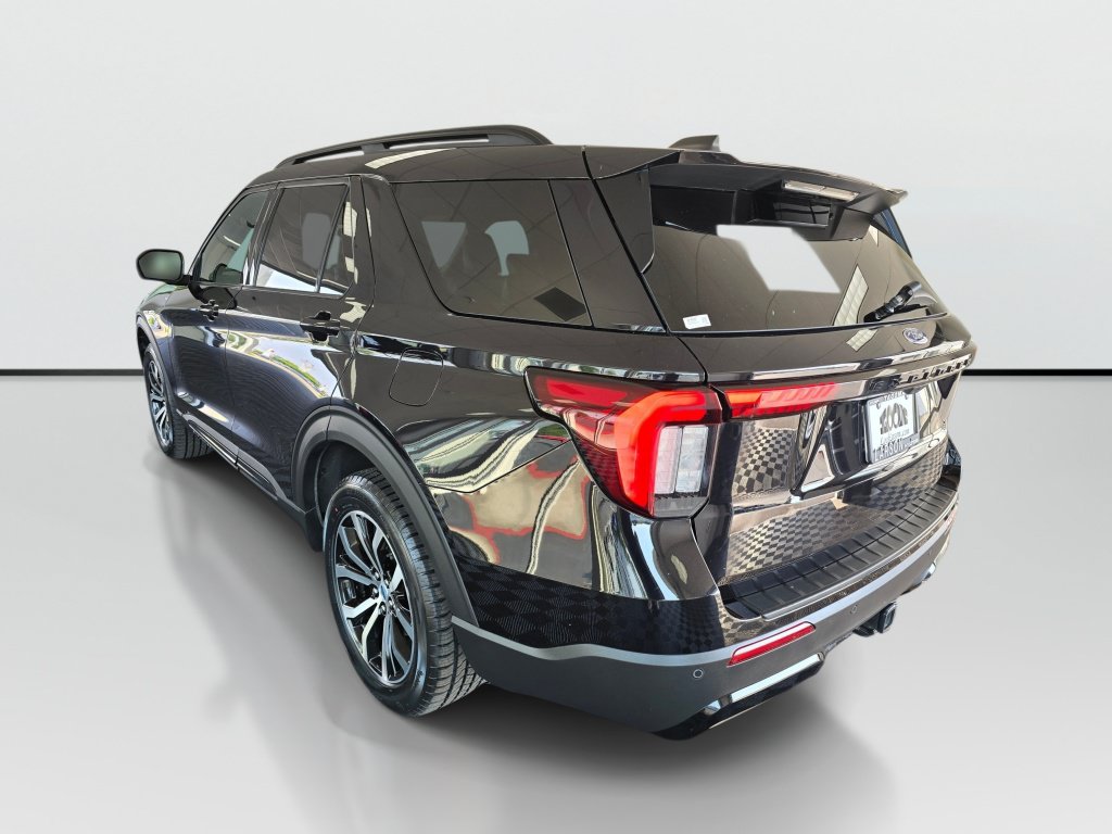 Used 2025 Ford Explorer ST-Line AWD/4WD image 3