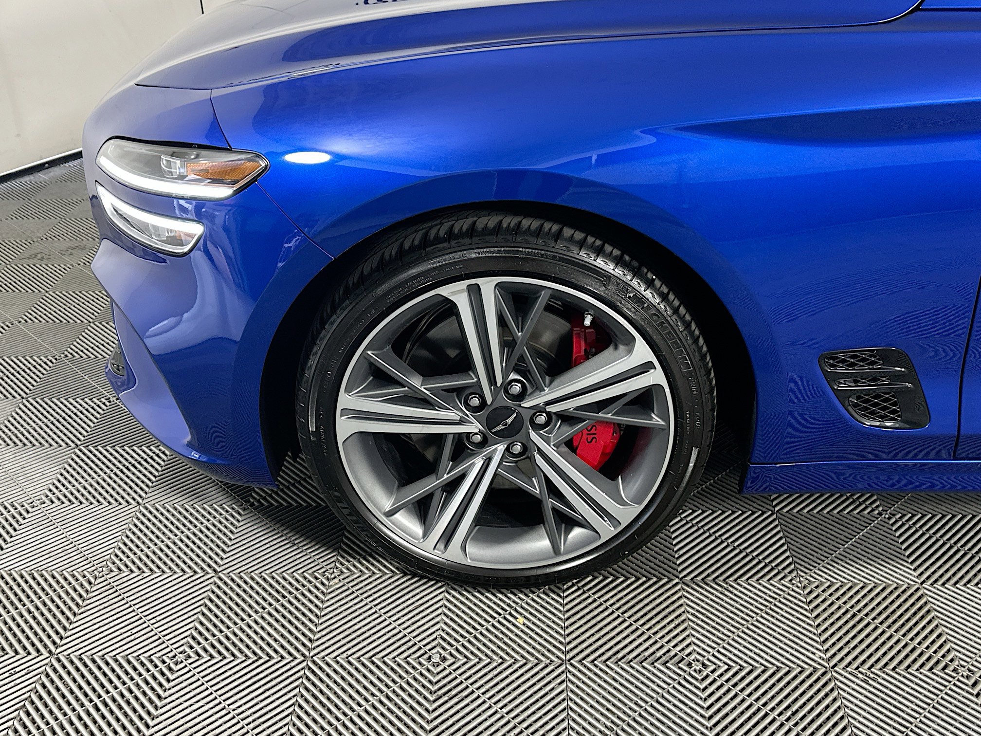 Used 2025 Genesis G70 2.5T w/ Sport Prestige Package image 11