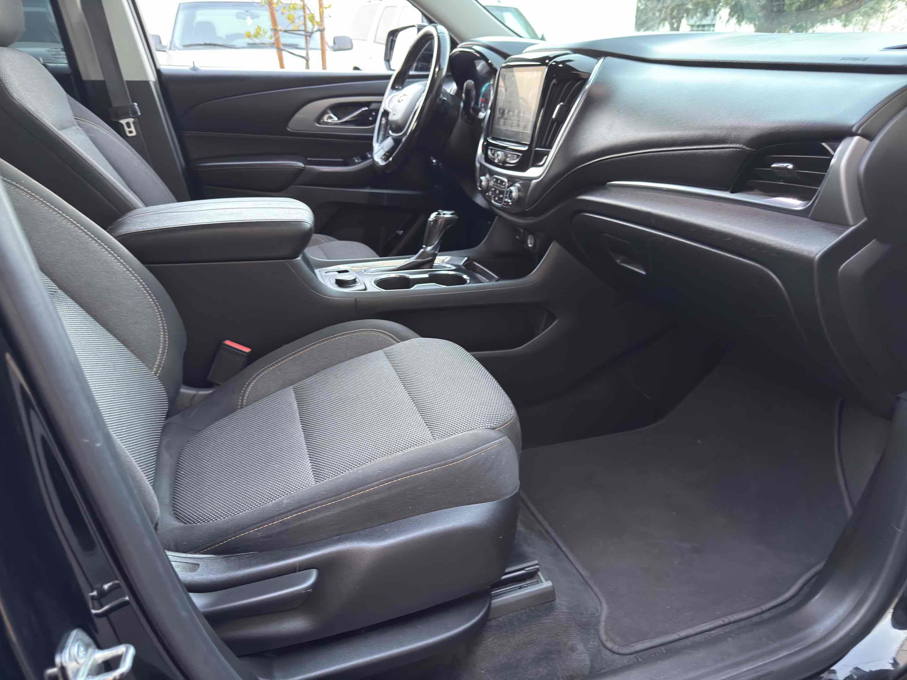 Used 2019 Chevrolet Traverse LT image 40