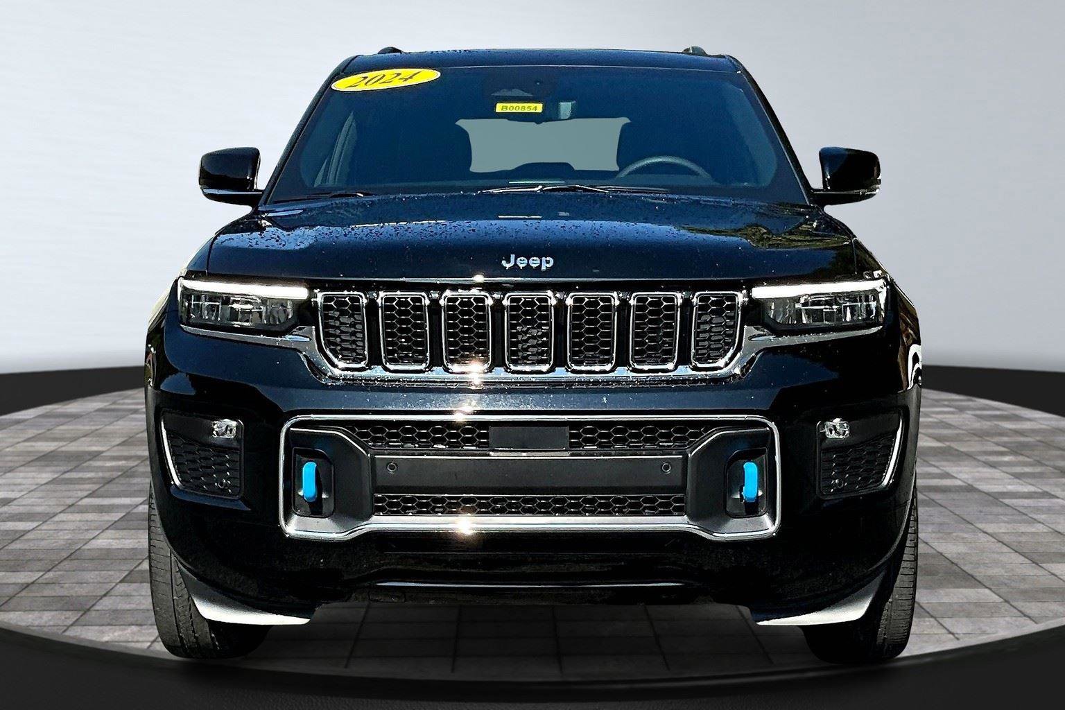Used 2024 Jeep Grand Cherokee Overland w/ Luxury Tech Group IV image 4
