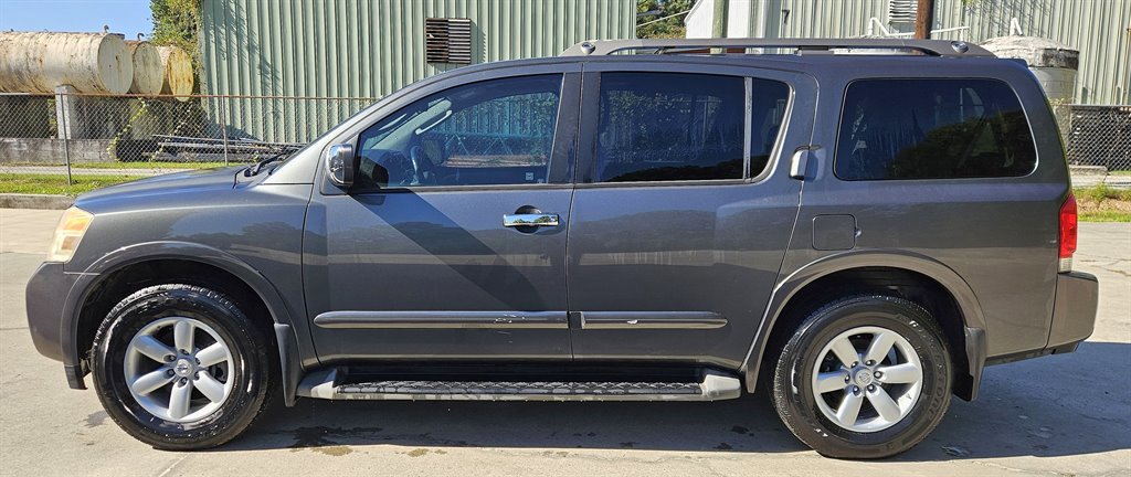 Used 2011 Nissan Armada SV image 2