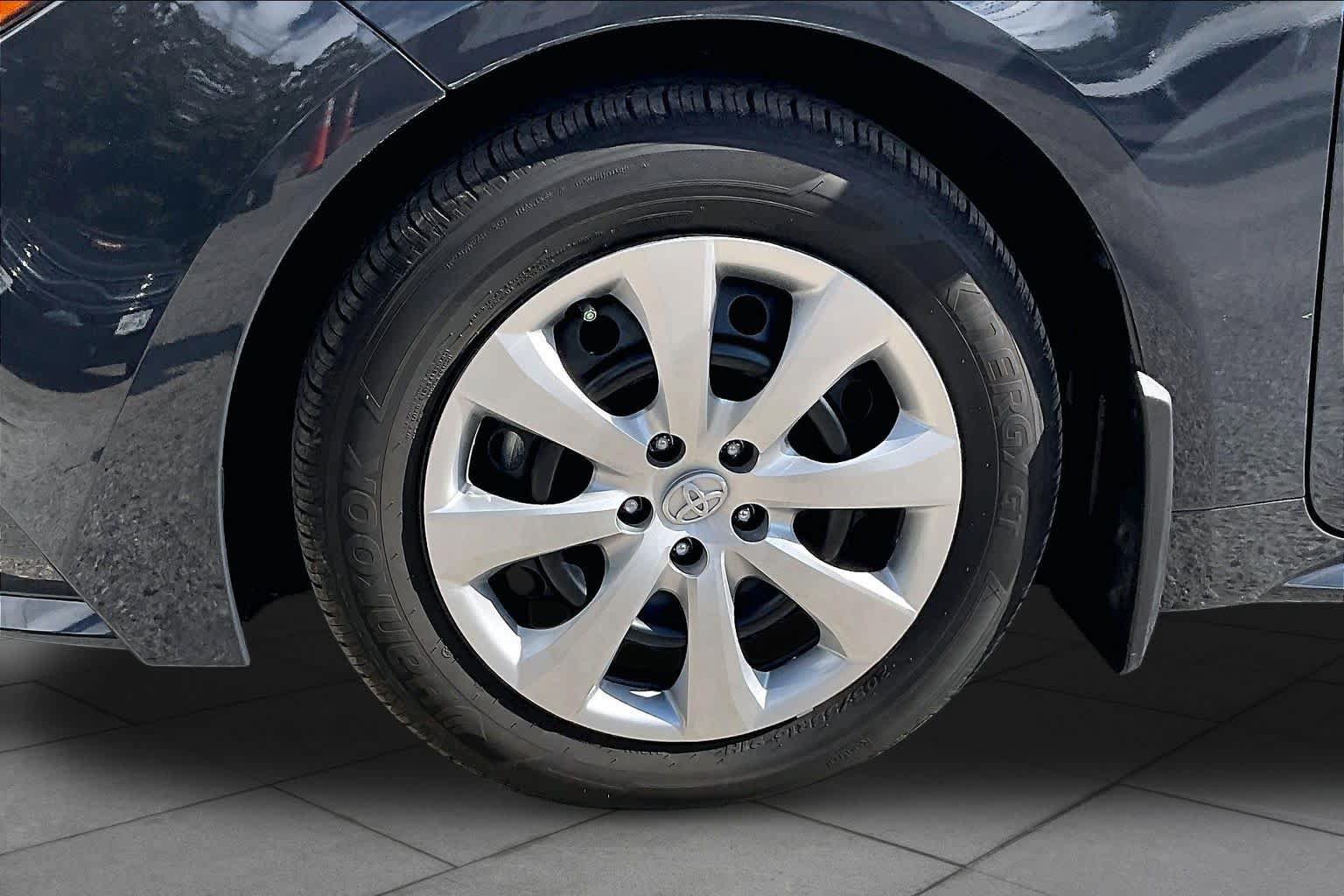 Used 2026 Toyota Corolla LE FWD image 11