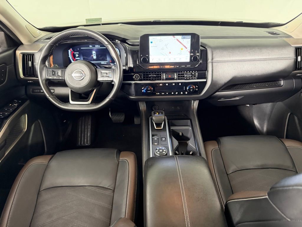 Used 2024 Nissan Pathfinder Platinum image 11