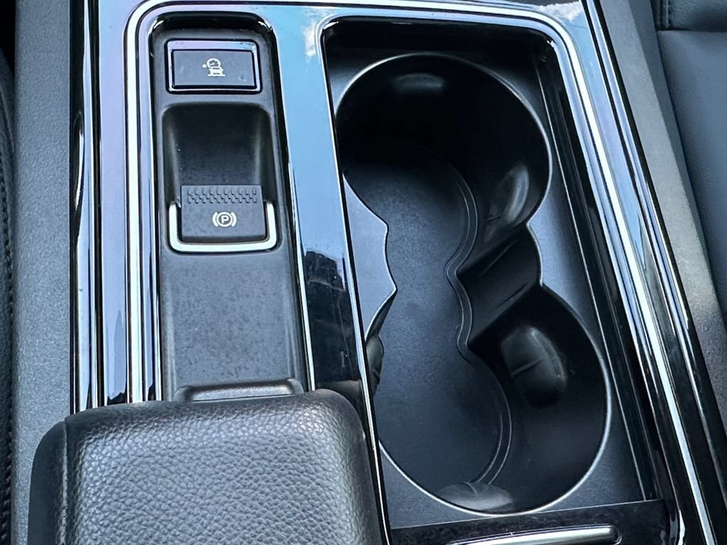 Used 2018 Jaguar XE Premium AWD/4WD image 17