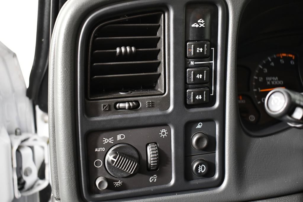 Used 2005 GMC Sierra 2500 SLE image 24