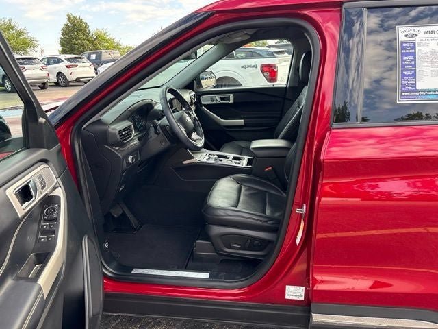 Used 2021 Ford Explorer Limited w/ Equipment Group 301A AWD/4WD image 21