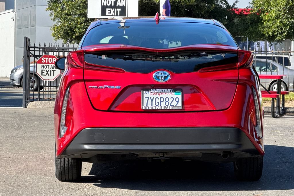 Used 2017 Toyota Prius Prime Plus FWD image 4