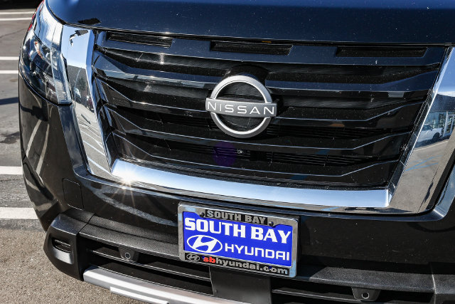 Used 2025 Nissan Pathfinder SL FWD image 11