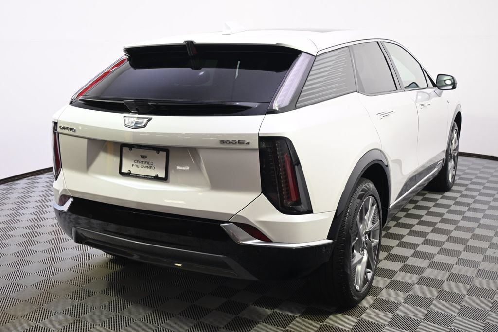 Certified 2025 Cadillac Optiq Luxury 2 w/ LPO, Floor Liner Package AWD/4WD image 6