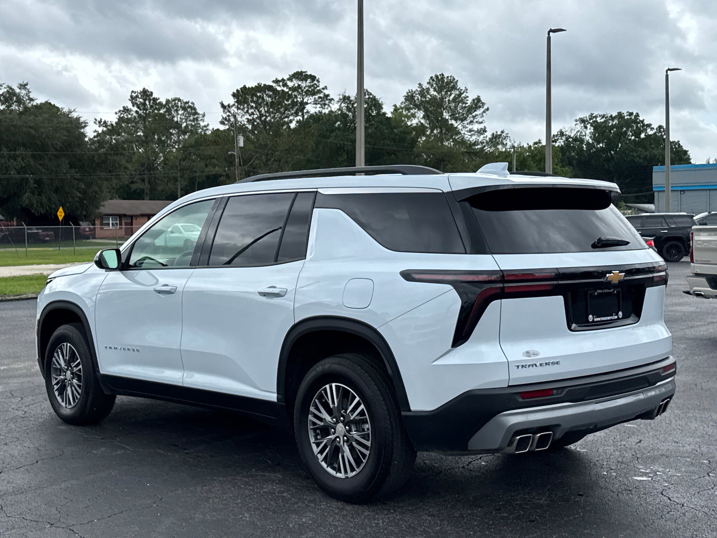 Used 2026 Chevrolet Traverse LT FWD image 6
