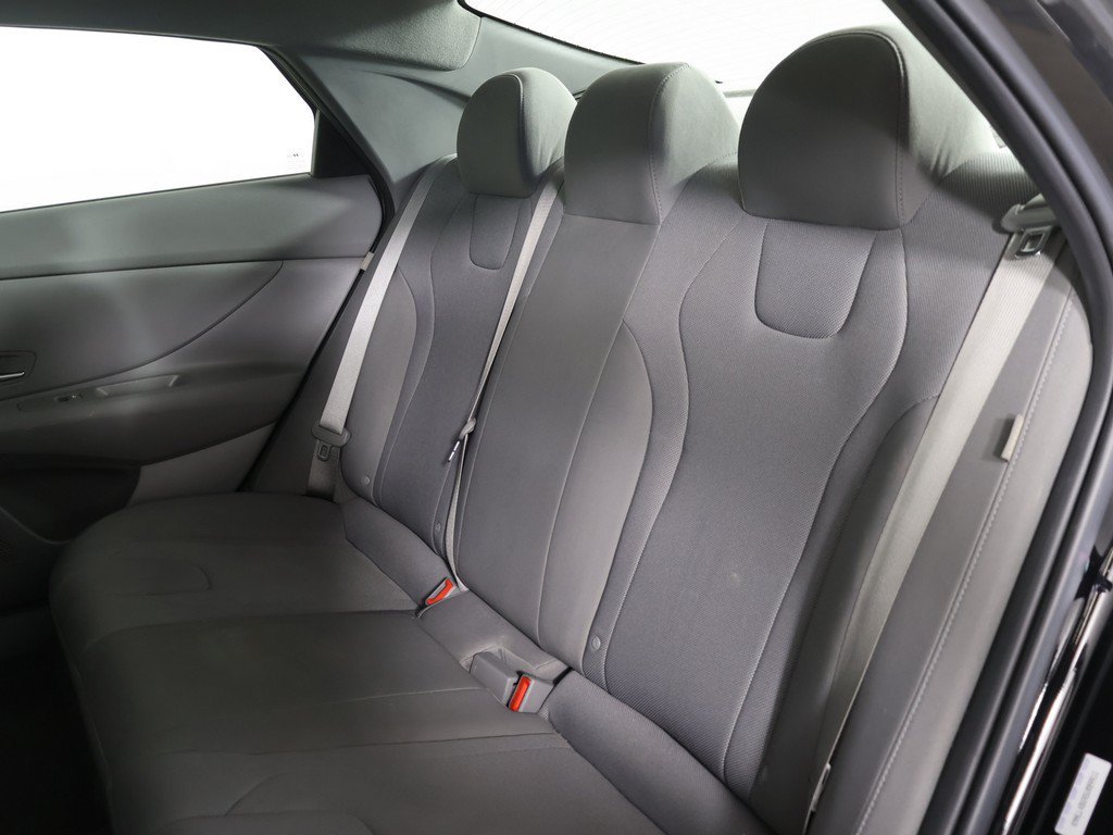 Certified 2025 Hyundai Elantra SE FWD image 27