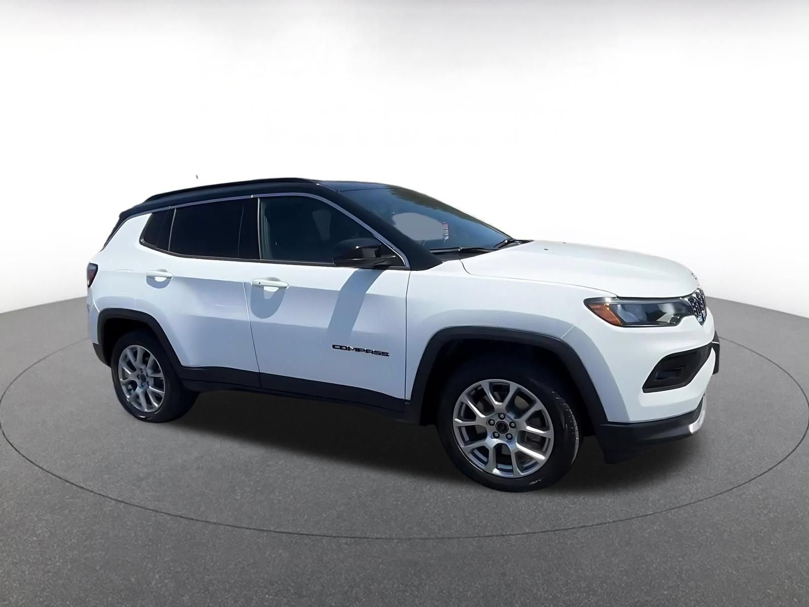 Used 2025 Jeep Compass Limited AWD/4WD image 2
