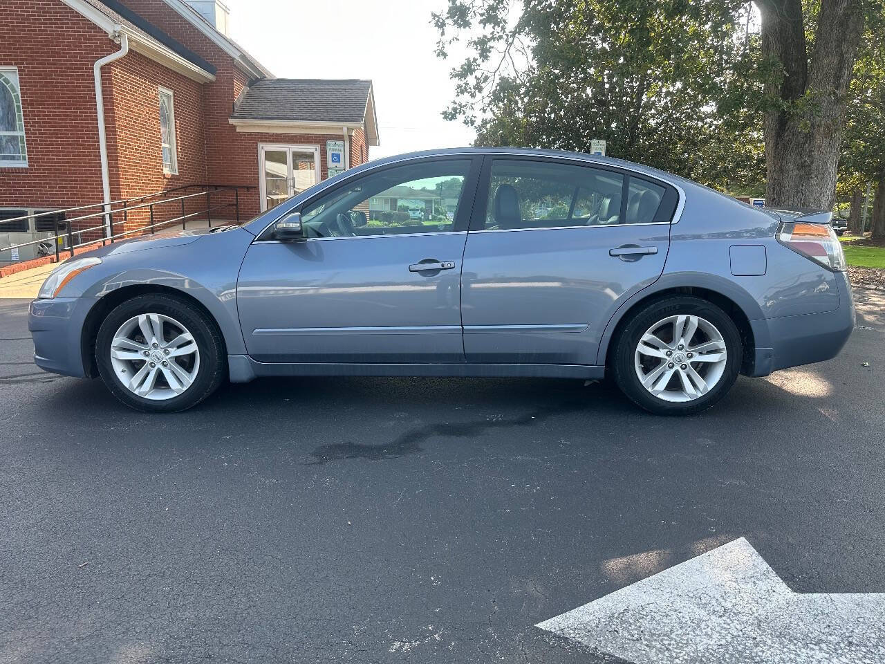 Used 2012 Nissan Altima 3.5 SR w/ Sport Pkg FWD image 9