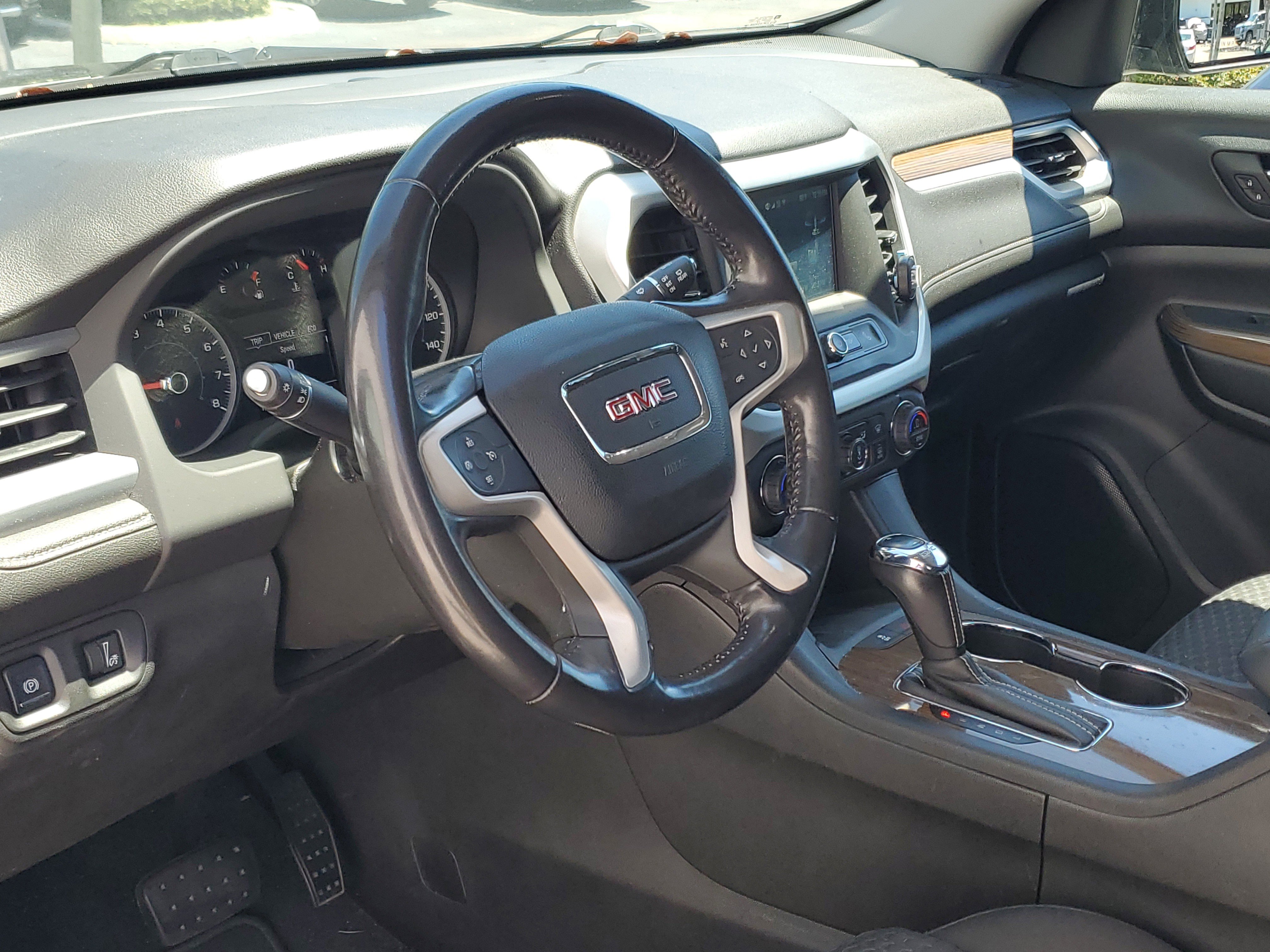 Used 2018 GMC Acadia SLE w/ LPO, Cargo Package FWD image 10
