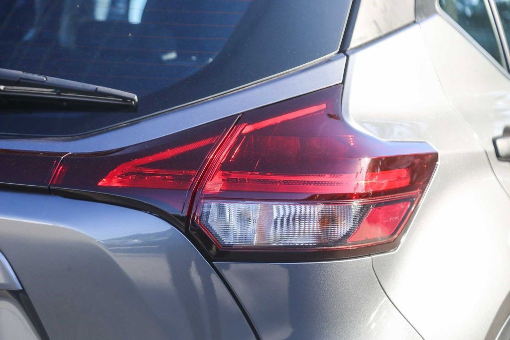 Used 2025 Nissan Kicks Play S image 9