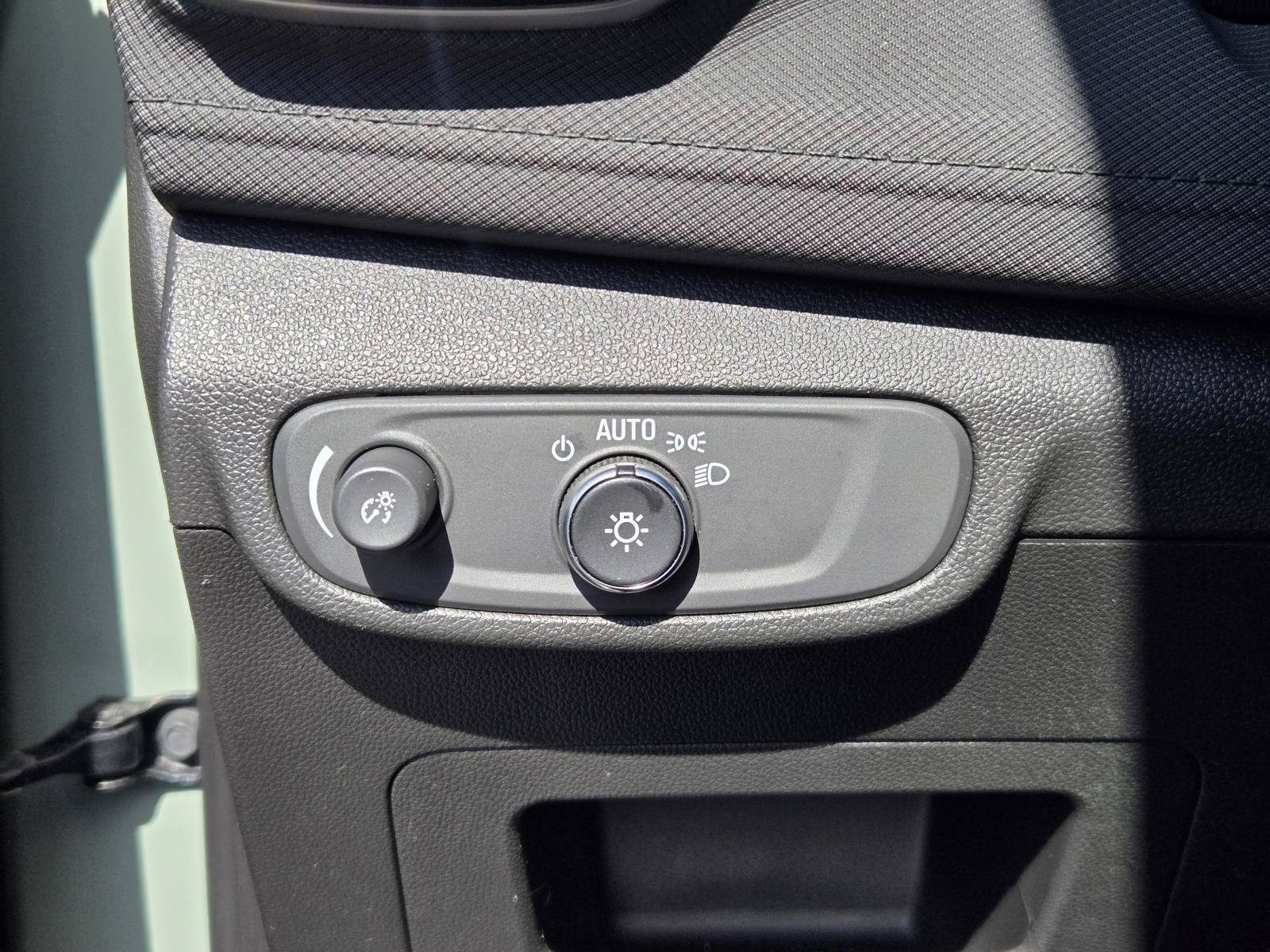 Used 2025 Chevrolet TrailBlazer LS w/ LS Convenience Package FWD image 19