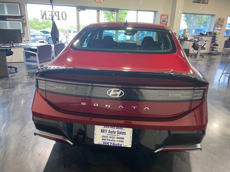 Used 2025 Hyundai Sonata SEL FWD image 7