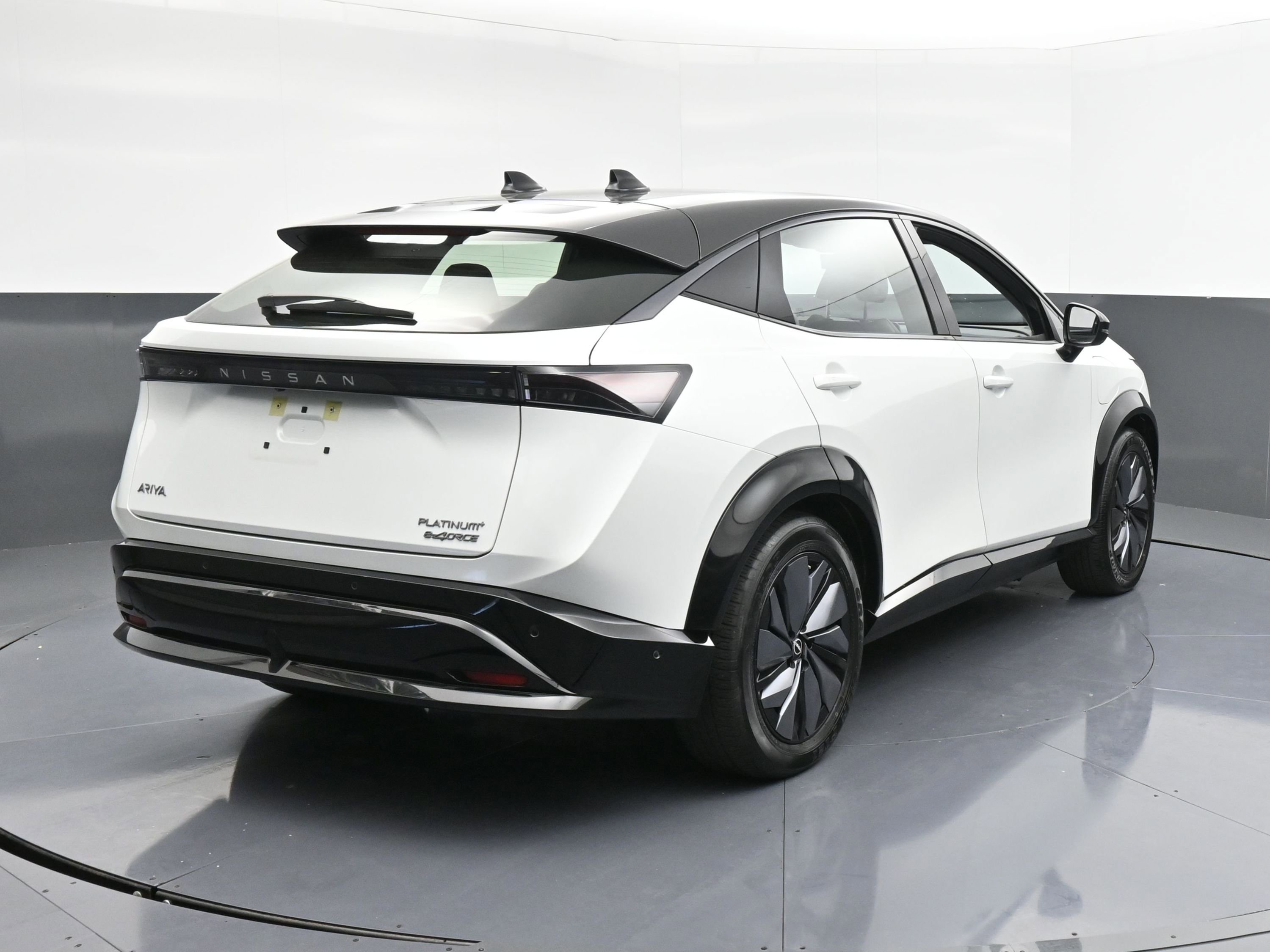 Used 2023 Nissan Ariya image 8