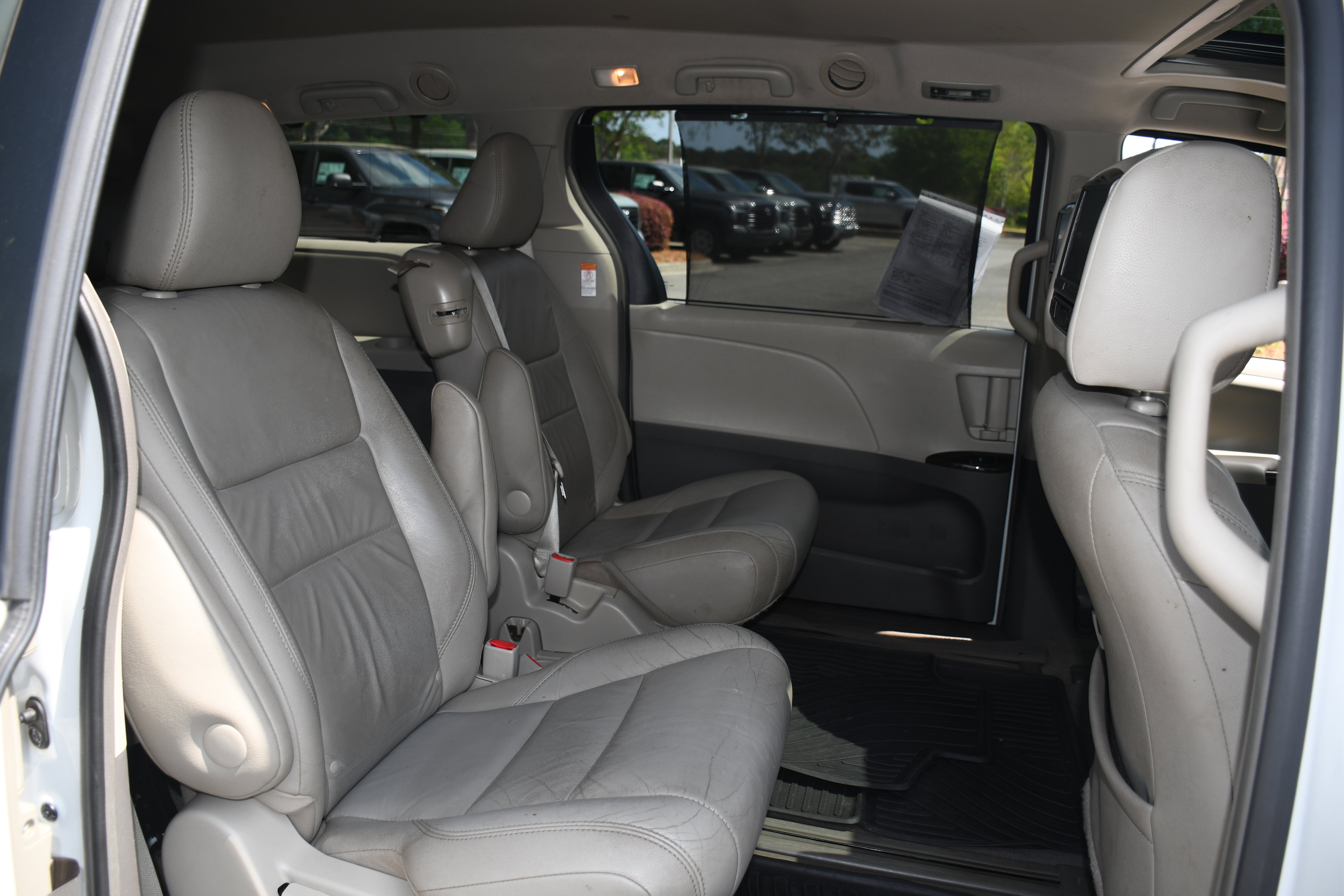 Used 2017 Toyota Sienna XLE w/ XLE Navigation Package FWD image 20