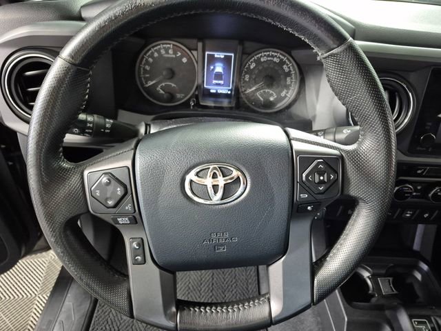 Used 2016 Toyota Tacoma TRD Sport AWD/4WD image 11