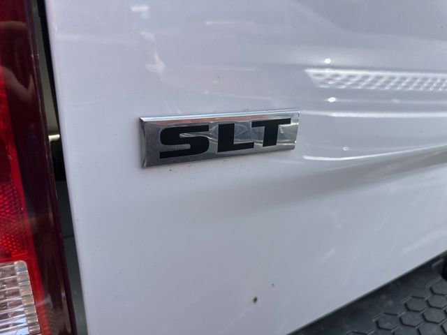 Used 2022 RAM 1500 Classic SLT AWD/4WD image 16