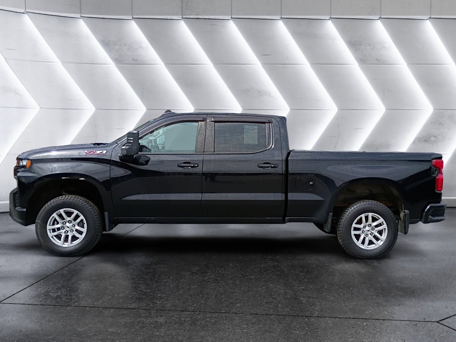 Used 2019 Chevrolet Silverado 1500 RST w/ True North Edition AWD/4WD image 3