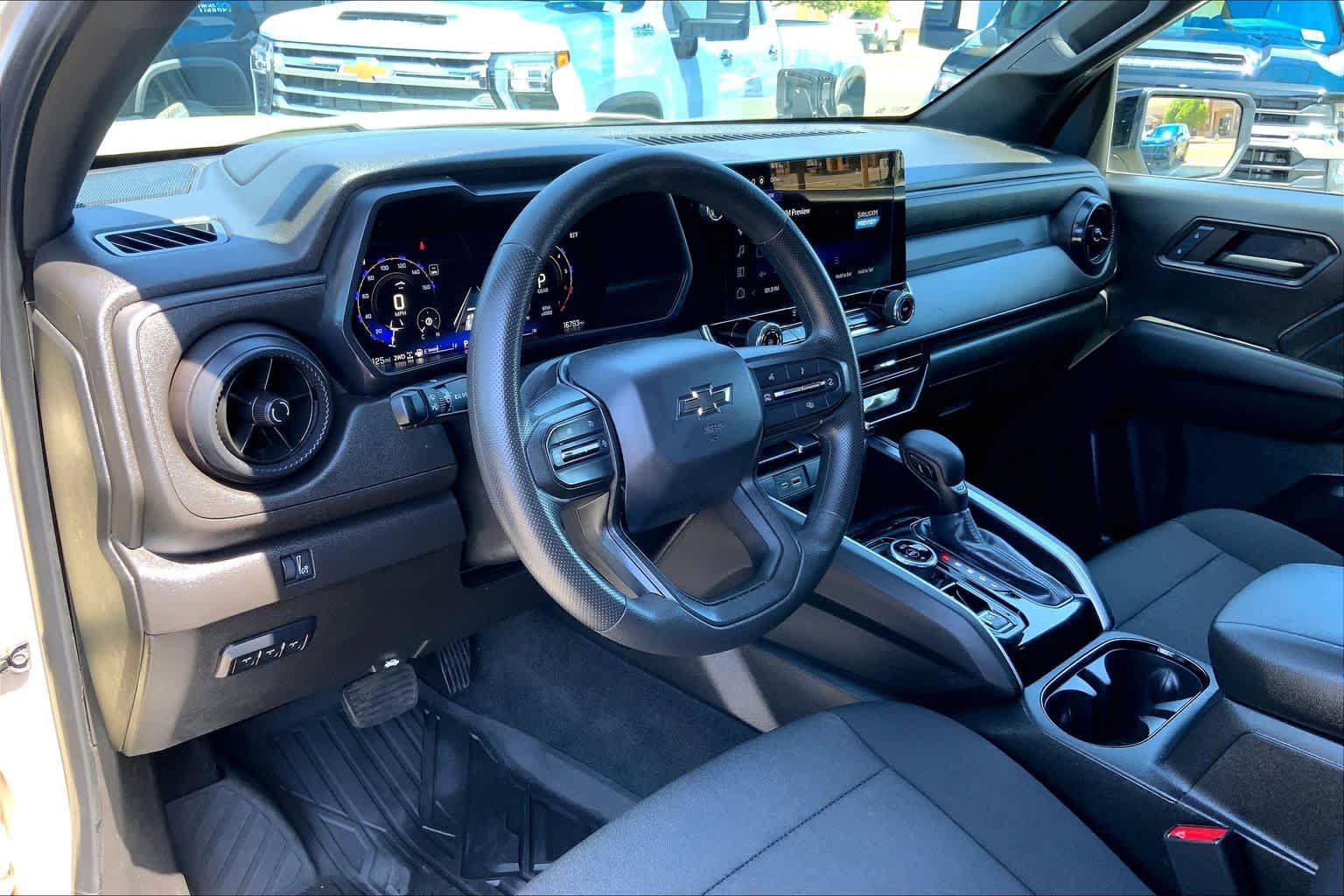 Used 2024 Chevrolet Colorado Trail Boss w/ Technology Package AWD/4WD image 18