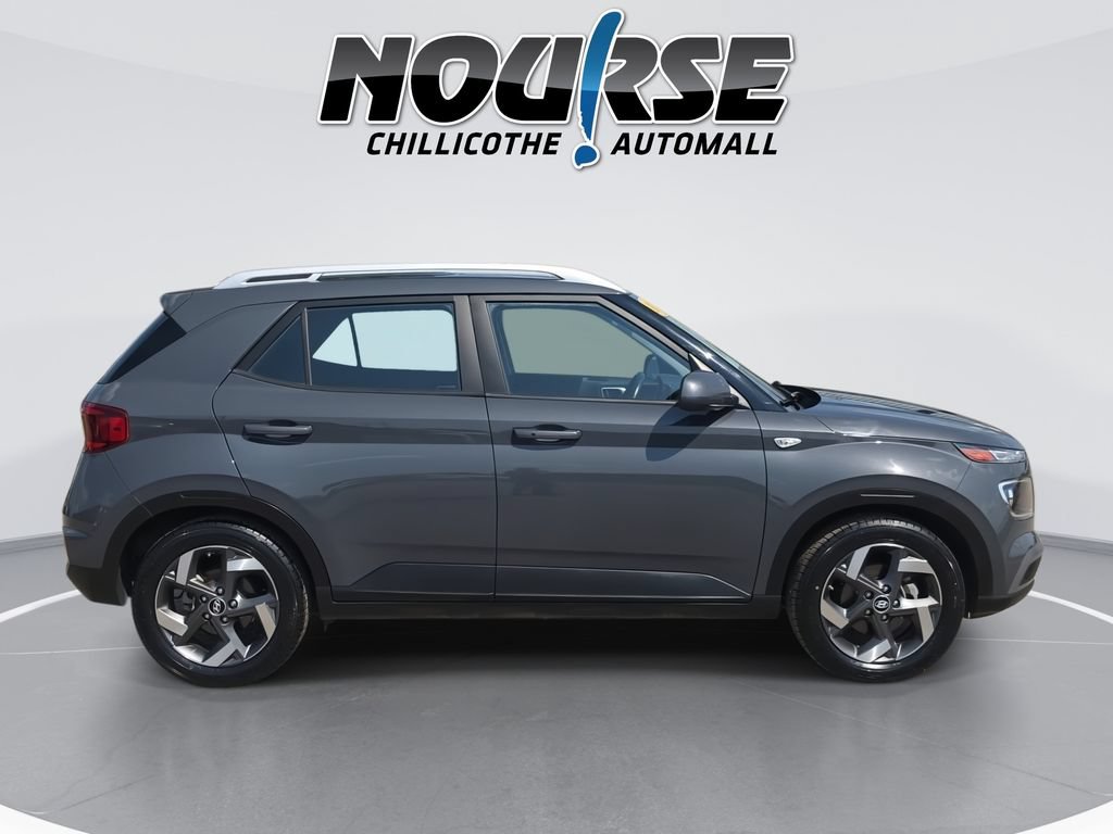 Used 2024 Hyundai Venue SEL FWD image 9