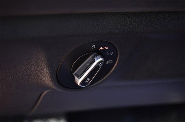 Certified 2024 Volkswagen Jetta SE w/ Panoramic Sunroof Package image 11