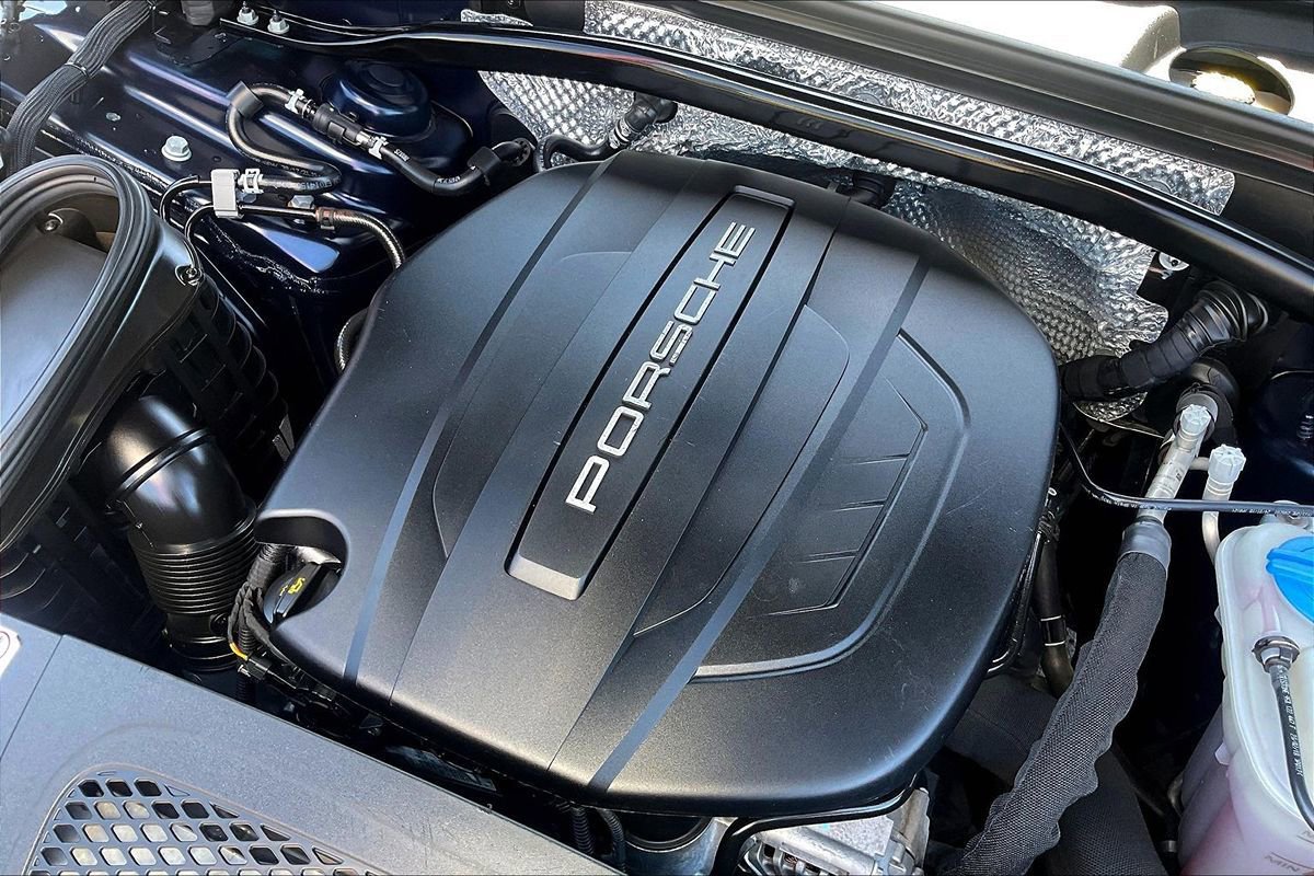 Used 2018 Porsche Macan AWD/4WD image 7