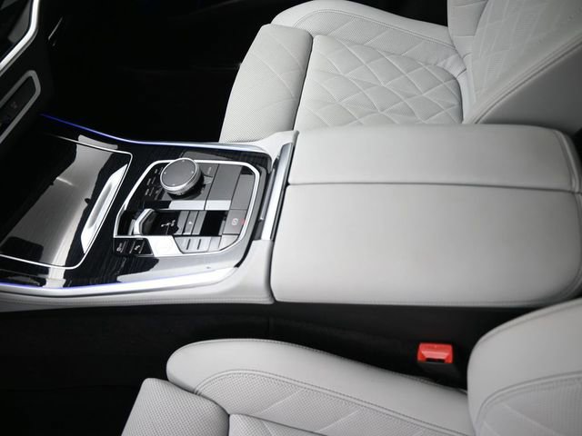 Used 2024 BMW X5 sDrive40i w/ M Sport Package image 9